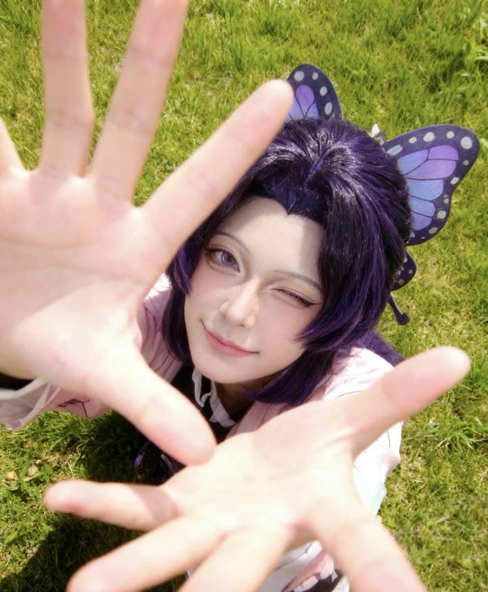 ảnh shinobu cosplay tóc tím ngắn