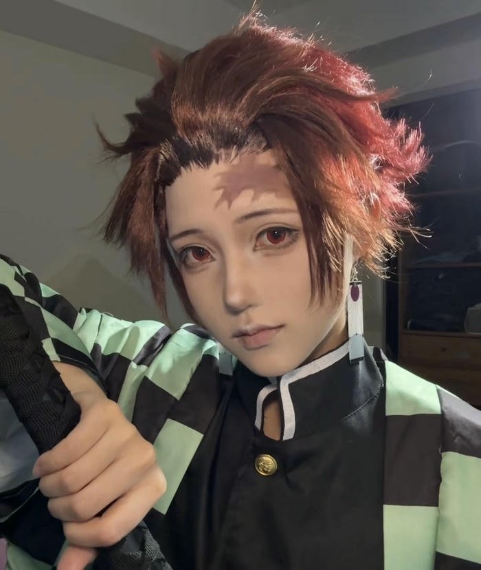 ảnh tanjiro cosplay ánh nhìn hiền