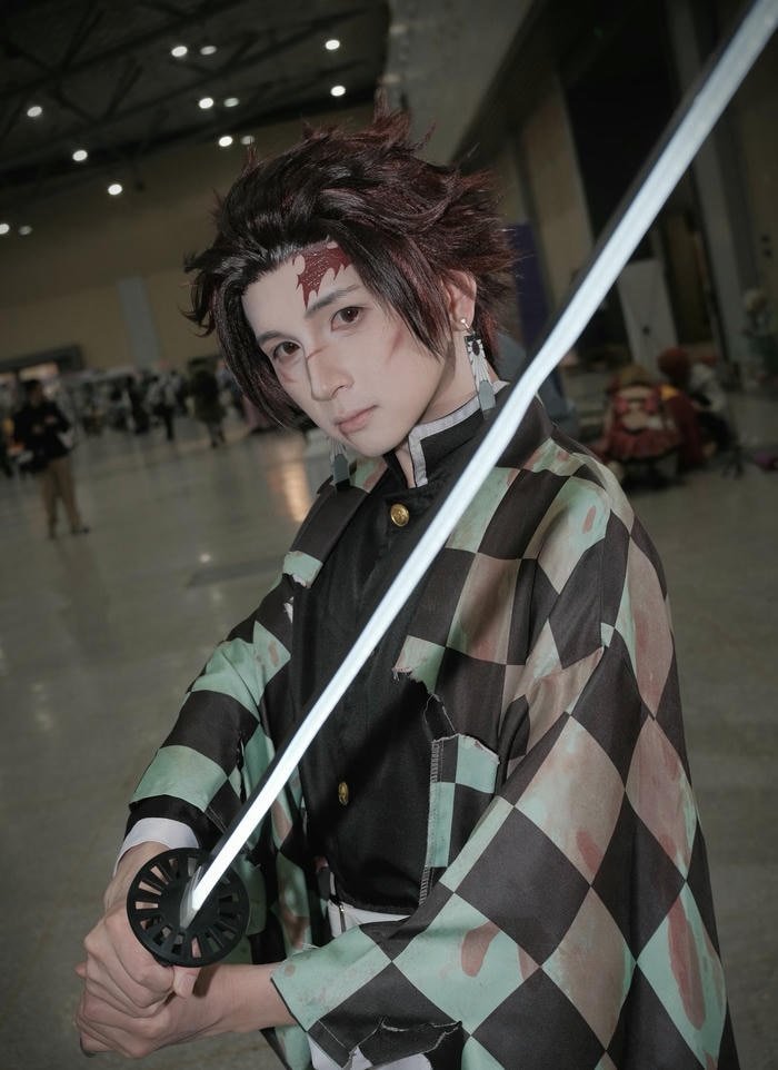ảnh tanjiro cosplay sẵn sàng chiến đấu