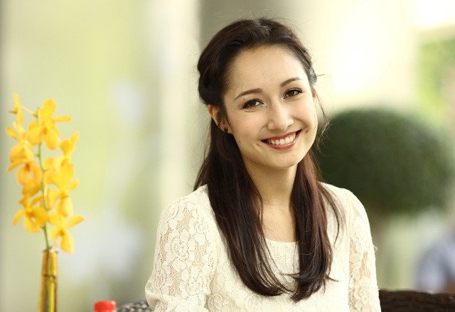 Anna Trương và mẹ kế Mỹ Linh, thể hiện mối quan hệ thân thiết