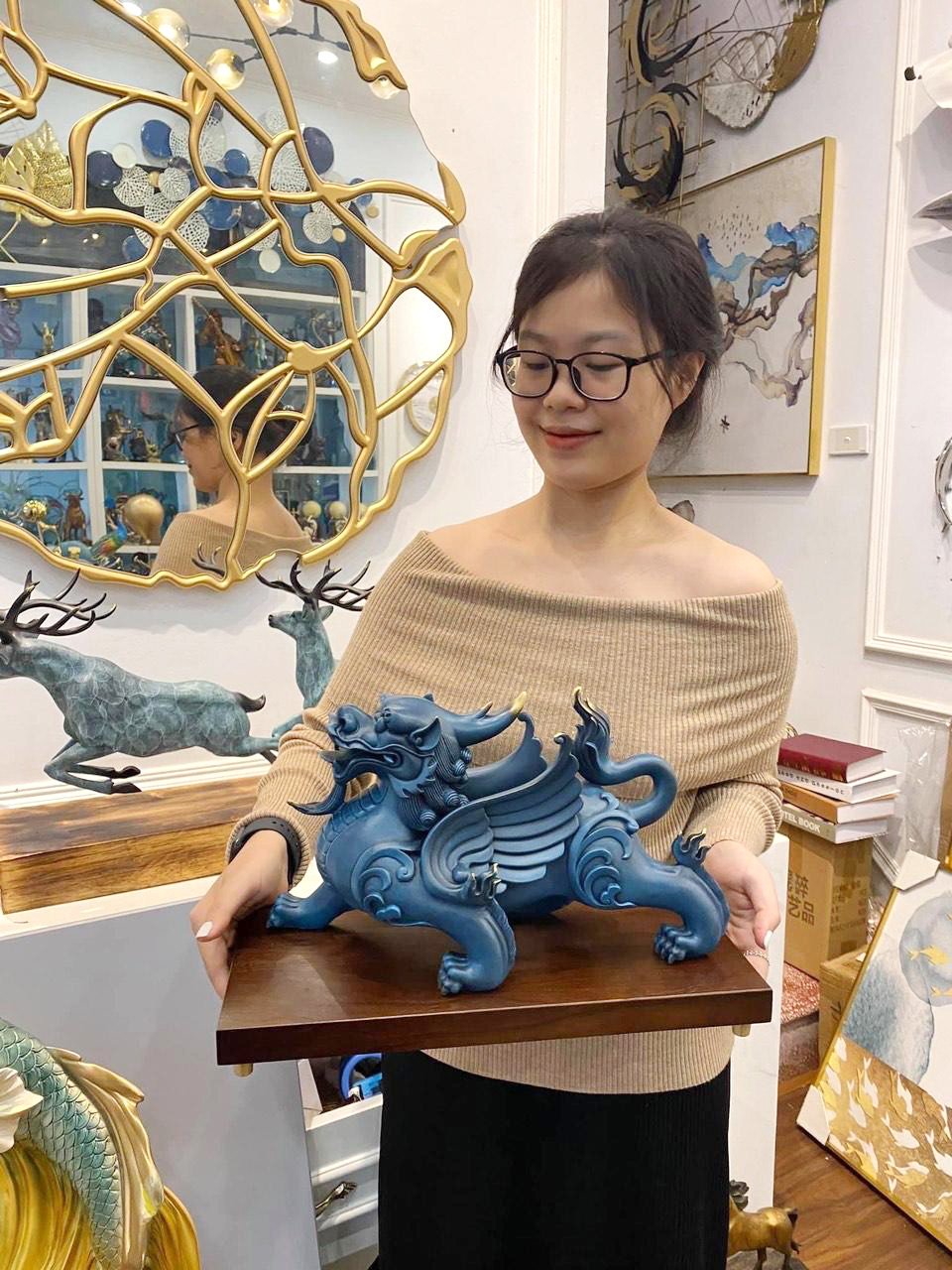 Biểu tượng đầu hươu LING Decor, thể hiện phong cách, như việc chọn xe phản ánh cá tính của bạn