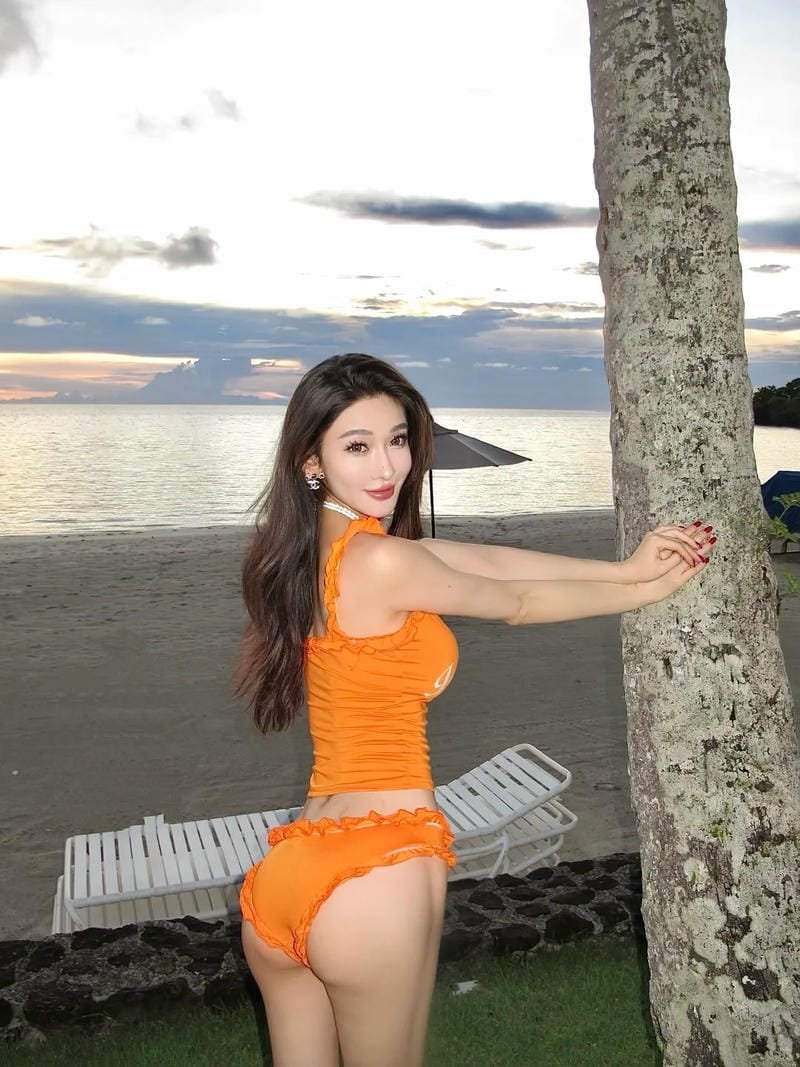 bikini và phong thái nữ sinh