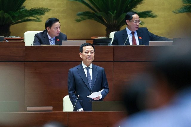 Bộ trưởng Thông tin và truyền thông Nguyễn Mạnh Hùng trả lời chất vấn Quốc hội về các vấn đề quản lý nội dung số
