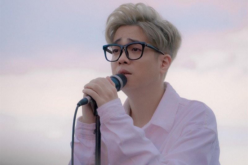 Bùi Anh Tuấn trong khoảnh khắc trầm tư