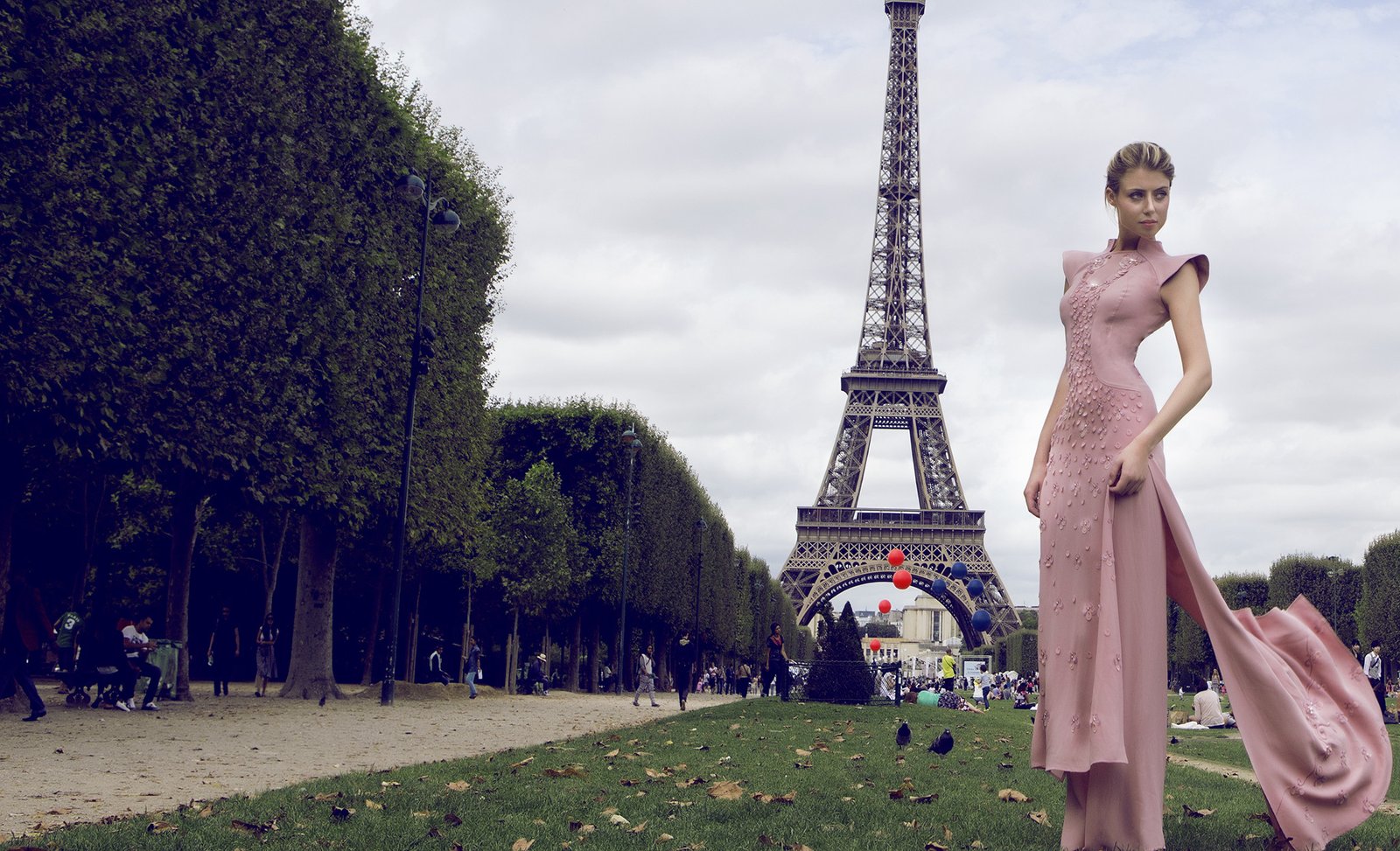 Buổi ra mắt BST áo dài cách tân Transatlantic của Đỗ Trịnh Hoài Nam tại Paris, Pháp