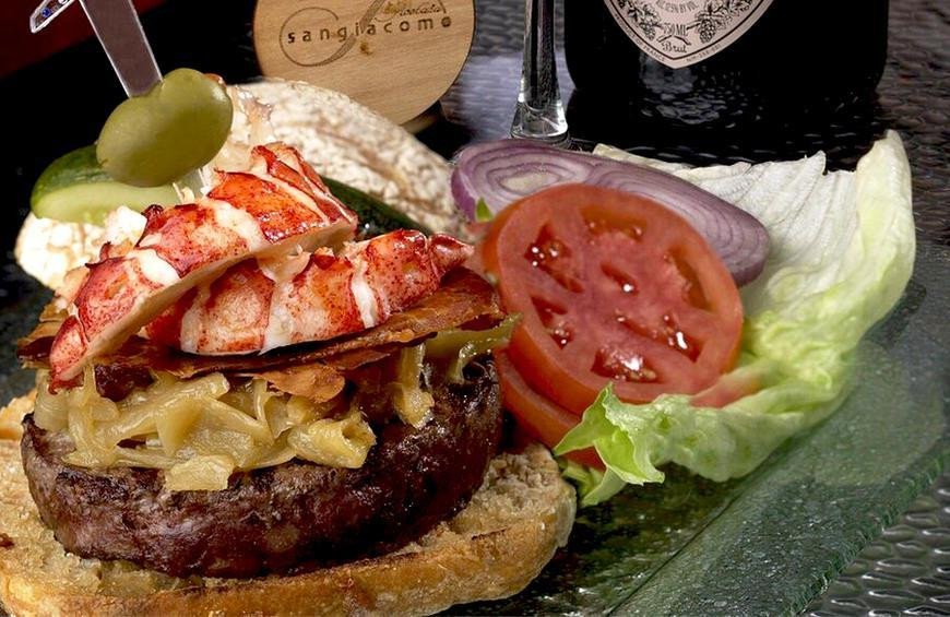 Burger 777 với thịt bò Kobe và tôm hùm Maine