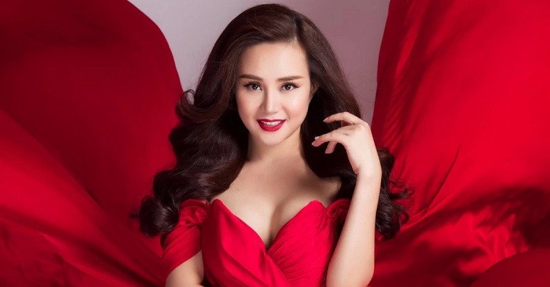 Ca sĩ Vy Oanh với vẻ đẹp dịu dàng và giọng hát truyền cảm