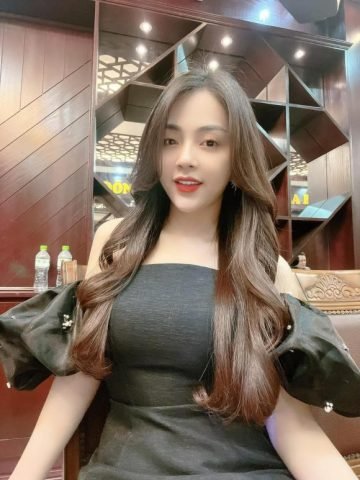 Ca Sĩ Khánh Thy Là Ai: Tiểu Sử và Con Đường Âm Nhạc