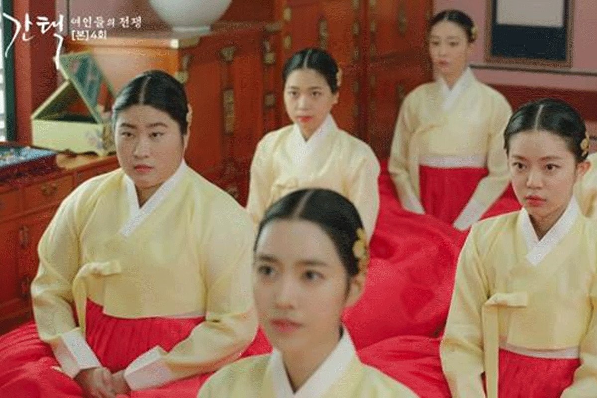 Cảnh tuyển chọn hoàng hậu Gantaek với các ứng viên quý tộc Joseon