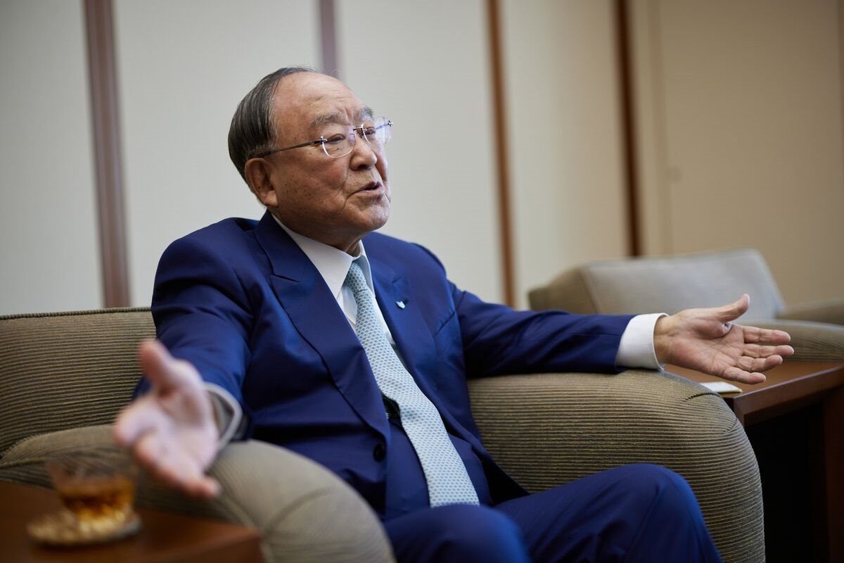 CEO Canon Fujio Mitarai thảo luận về chiến lược phát triển công nghệ sản xuất chip của Canon