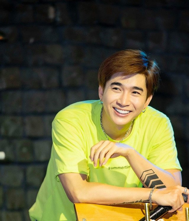 Chân dung ca sĩ Chi Dân điển trai