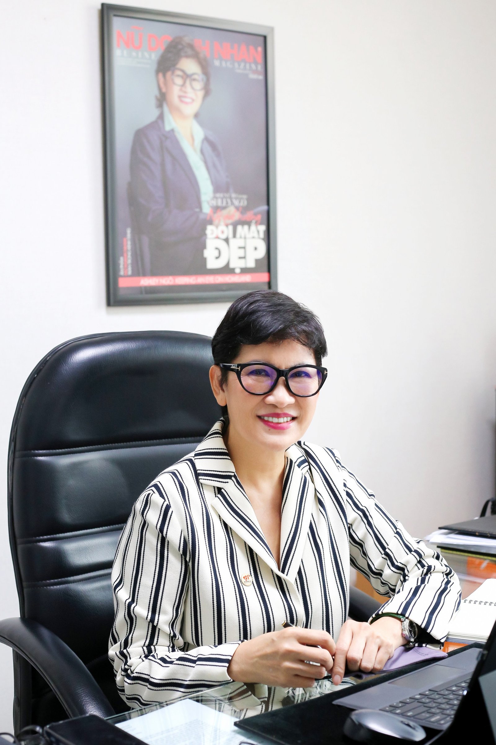 Chân dung Chủ tịch Ánh Rạng Group Ashley Ngô thảo luận chiến lược kinh doanh