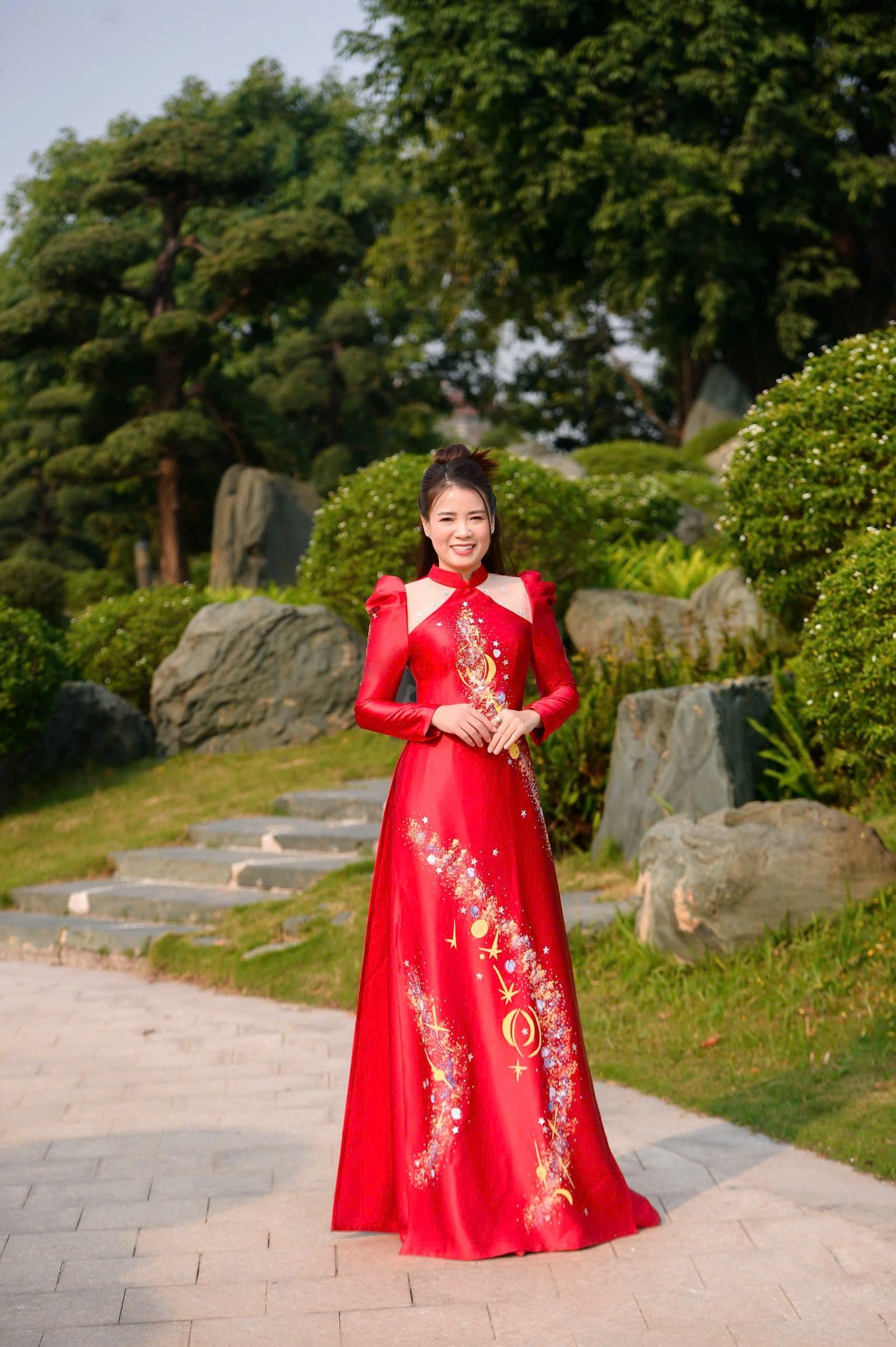 Chân dung NTK Hoàng Ly giới thiệu Bộ sưu tập Ánh sáng Vũ trụ