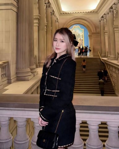Chao (Châu Anh), rich kid nổi tiếng, người con của gia đình sở hữu biệt thự xa hoa.