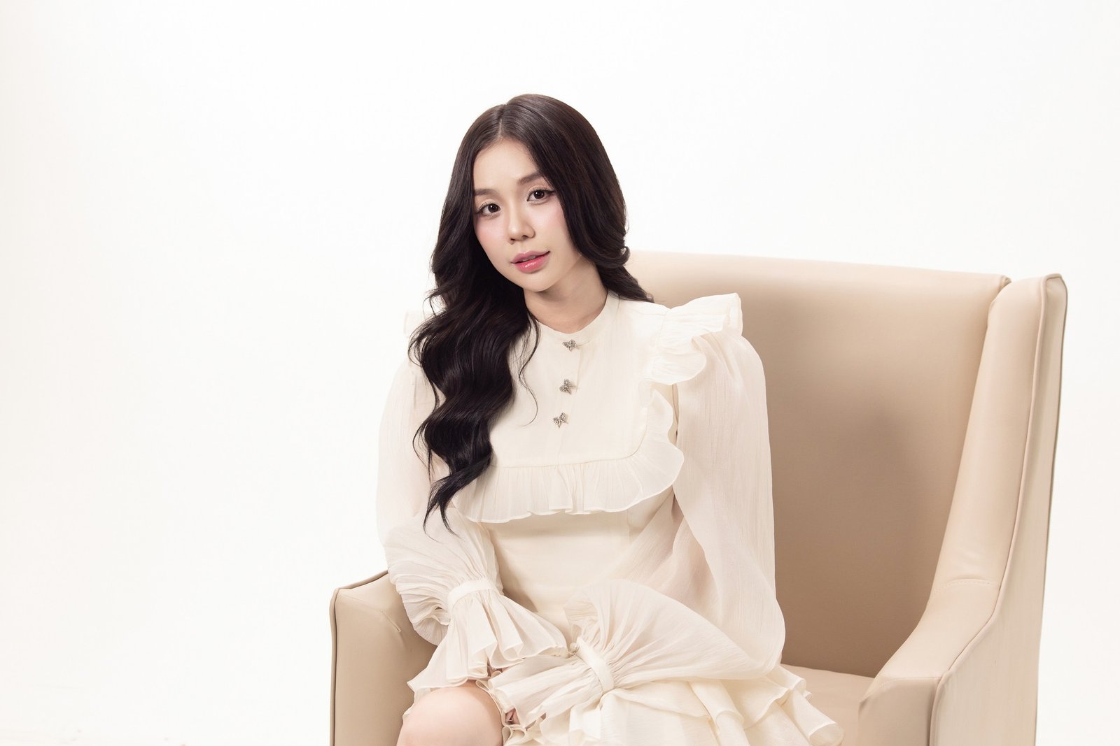 Cindy Lư, cháu nội NSƯT Bảo Quốc, trong một bức ảnh chân dung