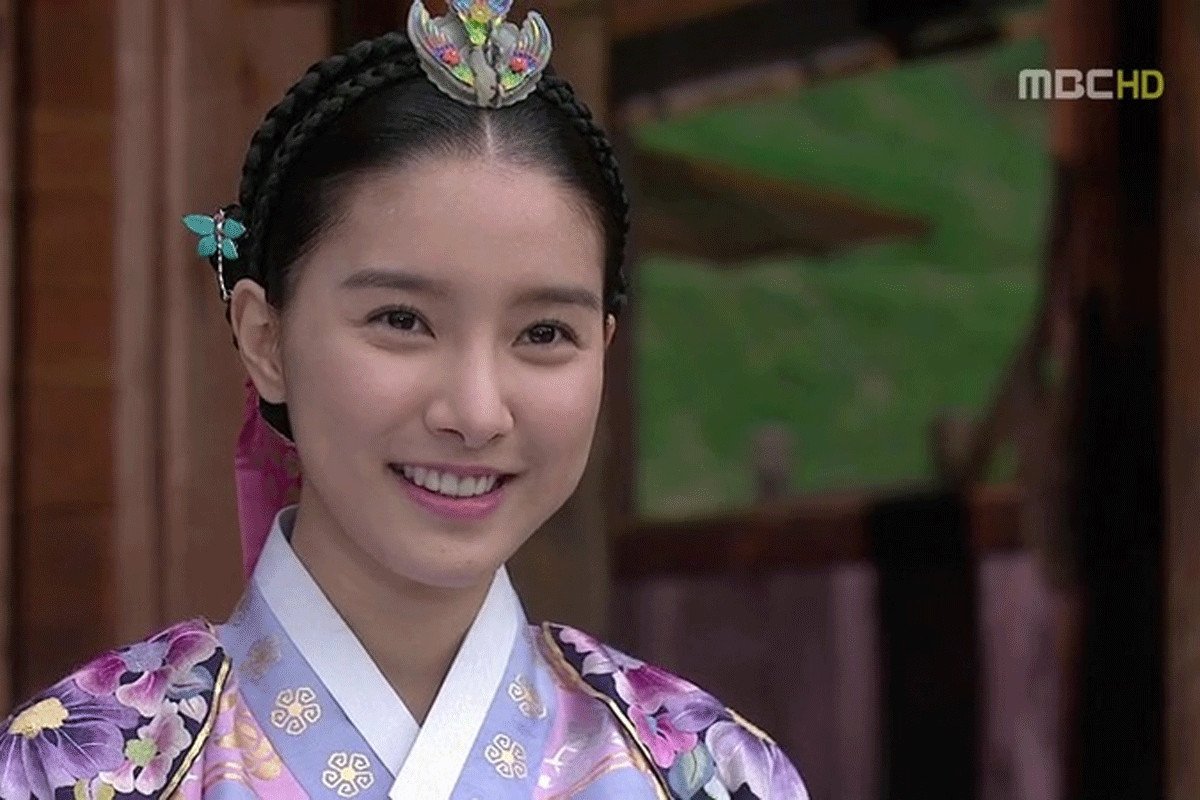 Công chúa Gongju hoặc Ongju với trang phục truyền thống tinh tế