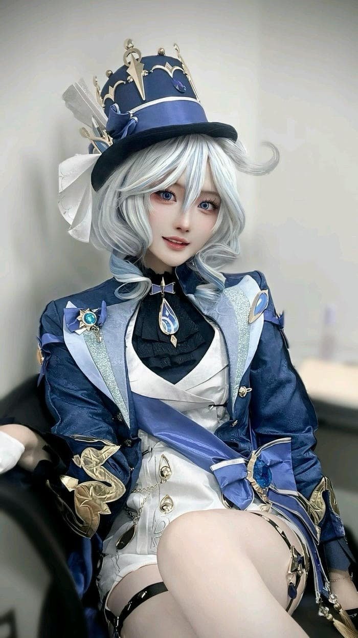cosplay furina chụp ảnh đơn giản