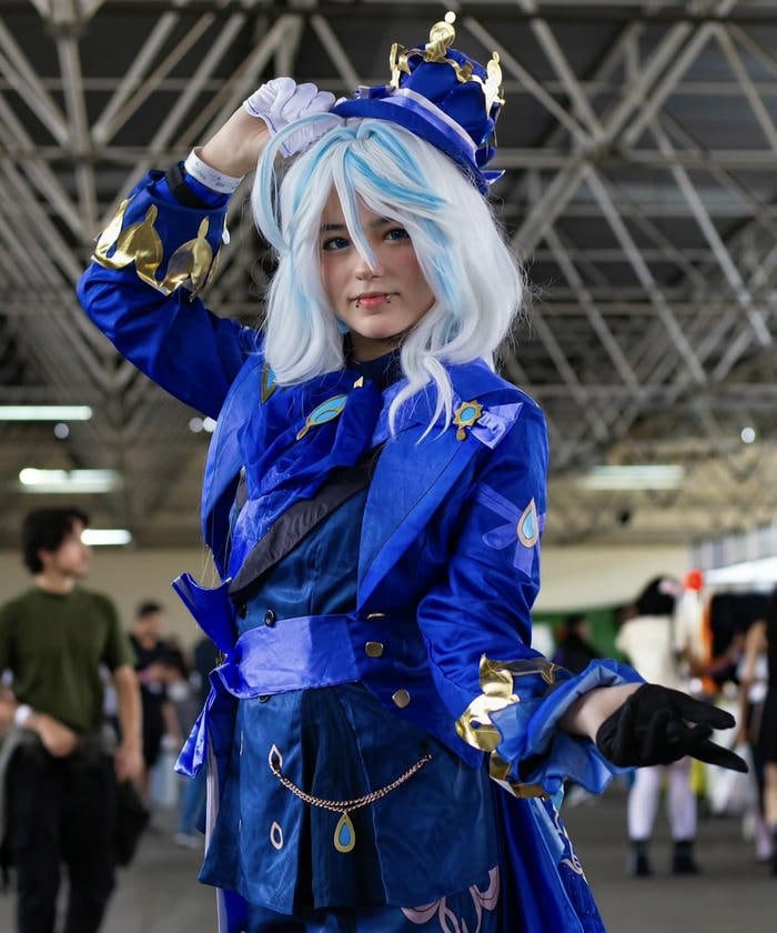 cosplay furina dáng đứng đơn giản