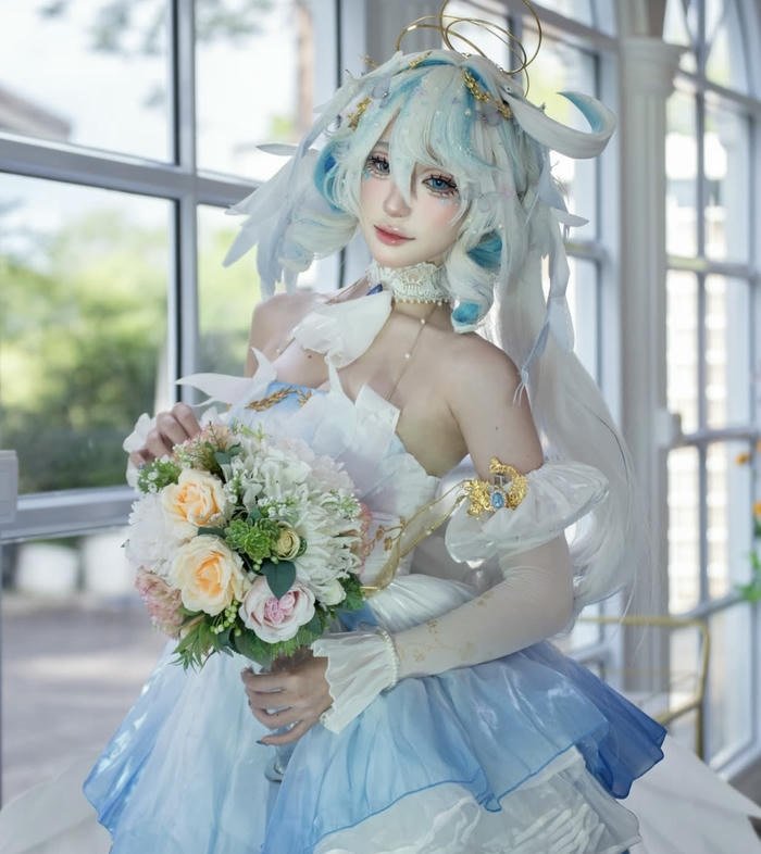 cosplay furina phong cách đơn giản
