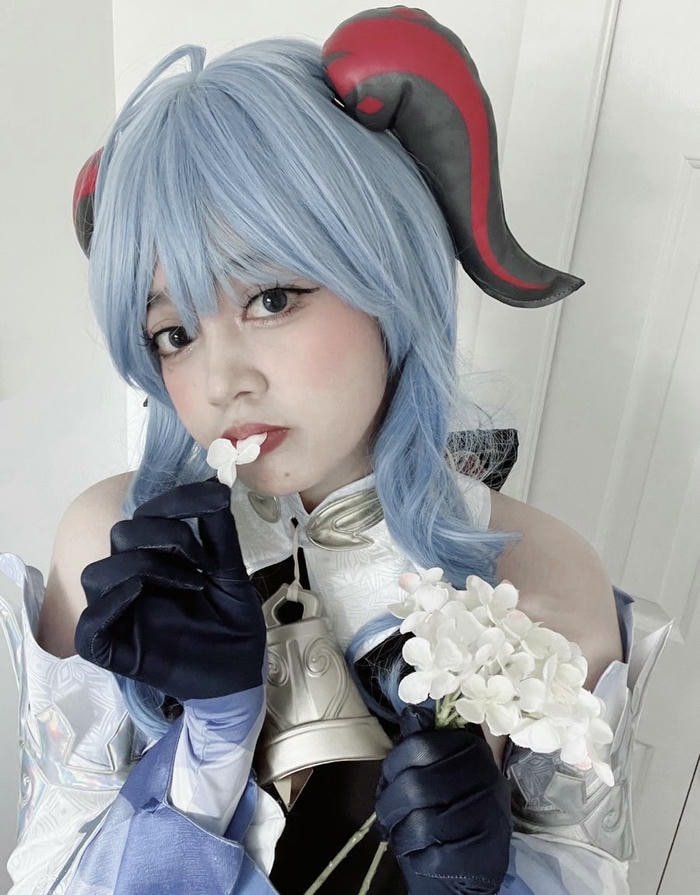 cosplay ganyu ánh nhìn dễ thương