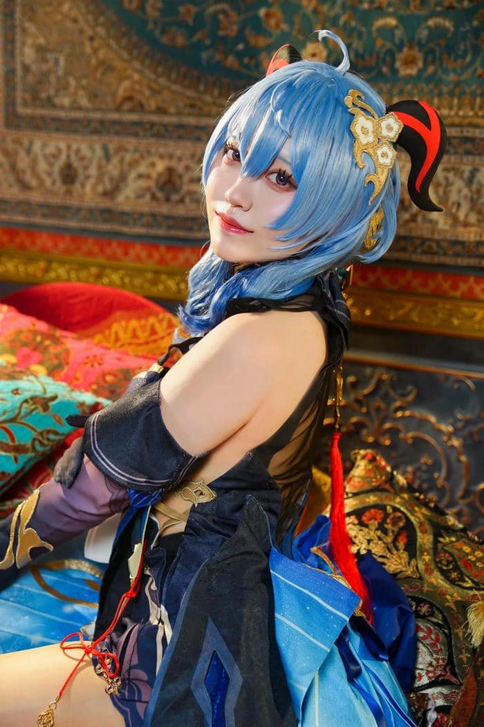 cosplay ganyu ánh nhìn hiền hòa