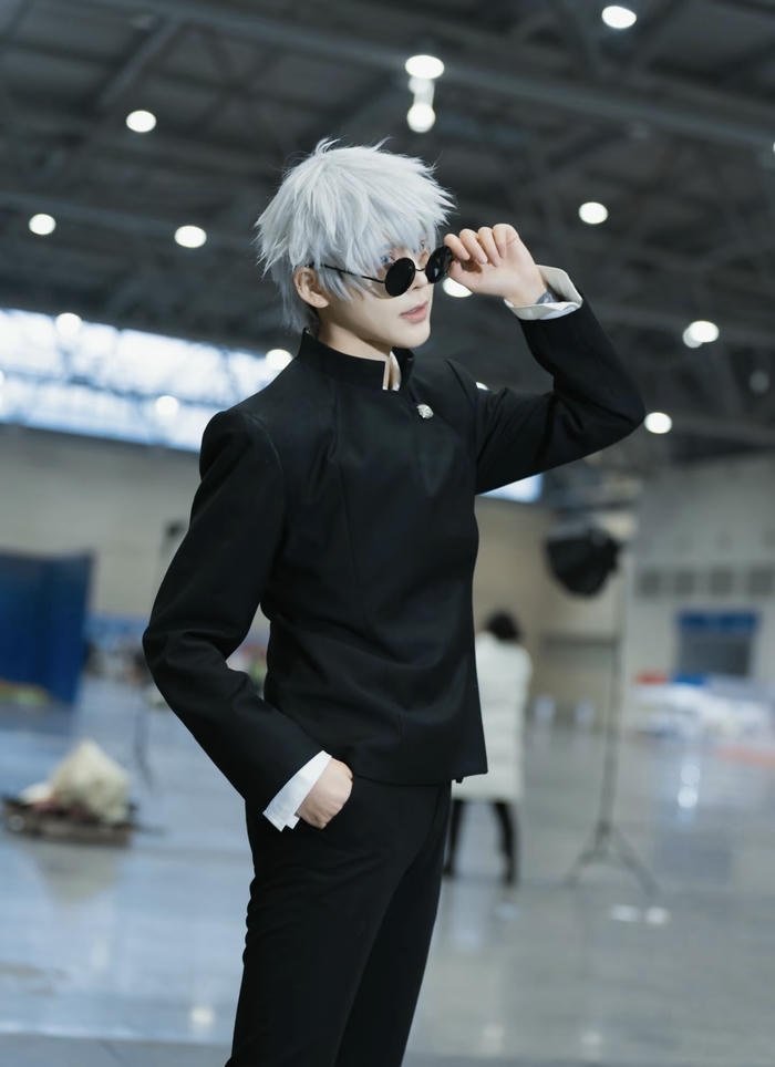 cosplay gojo dáng người cân đối