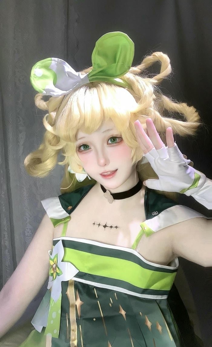 cosplay nahida mắt xanh long lanh