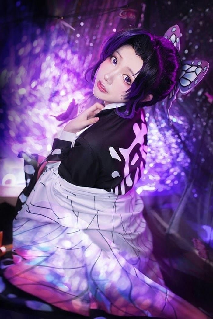 cosplay shinobu tạo dáng nghệ thuật