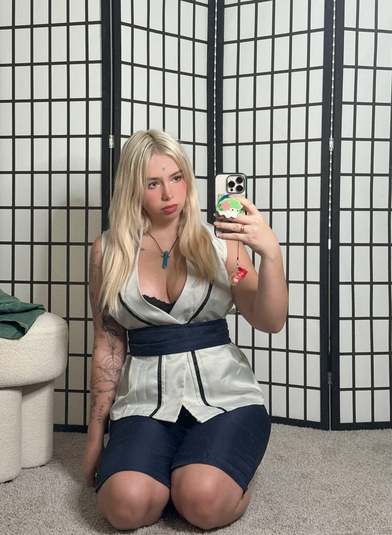 cosplay tsunade gây ấn tượng với nét đẹp trưởng thành