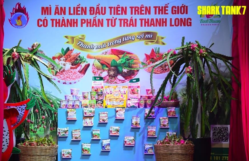 Đại diện Caty Food trình bày dự án mì thanh long trên Shark Tank Việt Nam