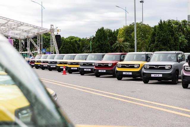 Dàn xe VinFast VF 3 tại buổi lễ bàn giao ở Việt Nam