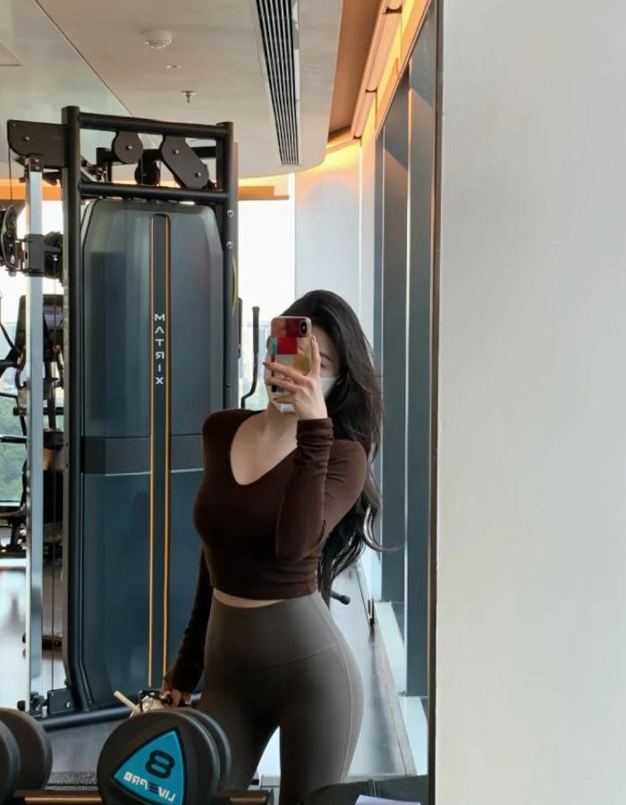 dáng tập đẹp của ảnh gái xinh tập gym