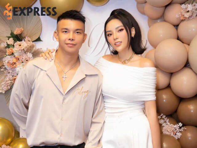 Đỗ Long với các thiết kế của mình