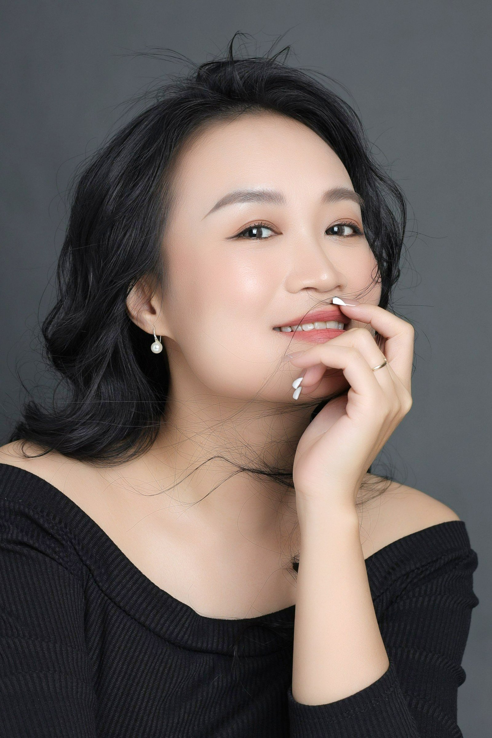 Doanh nhân Hoàng Hà trong chiếc áo dài lụa Hà An