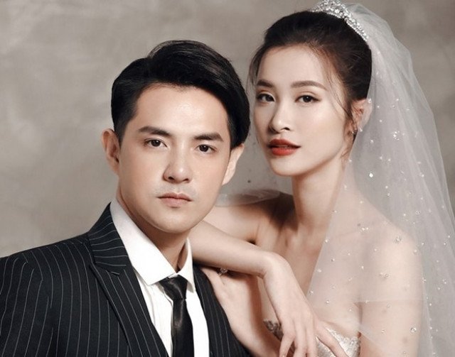 Đông Nhi và Ông Cao Thắng trong lễ cưới, biểu tượng cho sự thành công trong cả sự nghiệp và cuộc sống.