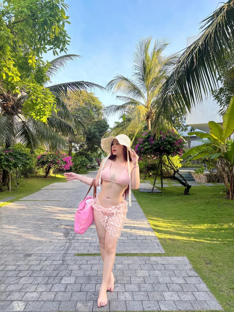 gái đẹp tạ thanh nhi bikini ở nghỉ dưỡng cao cấp