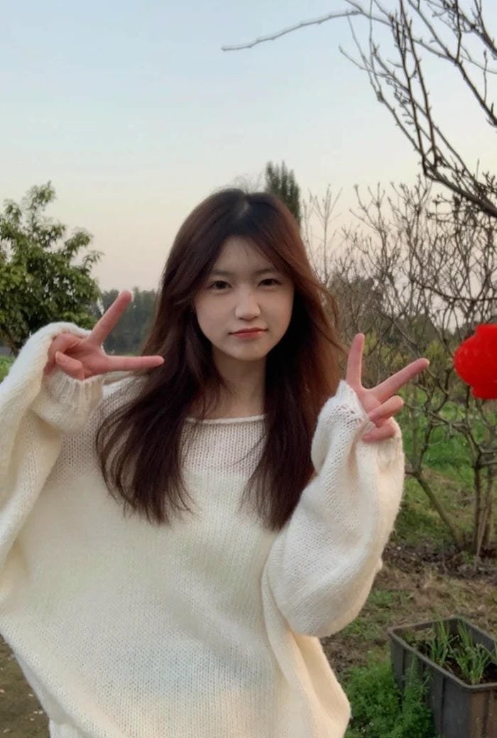 gái xinh 2k3 nụ cười tỏa nắng