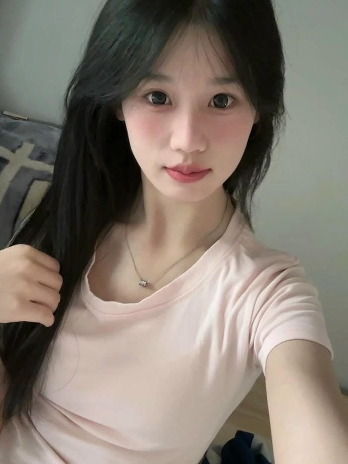 gái xinh 2k3 visual trong sáng