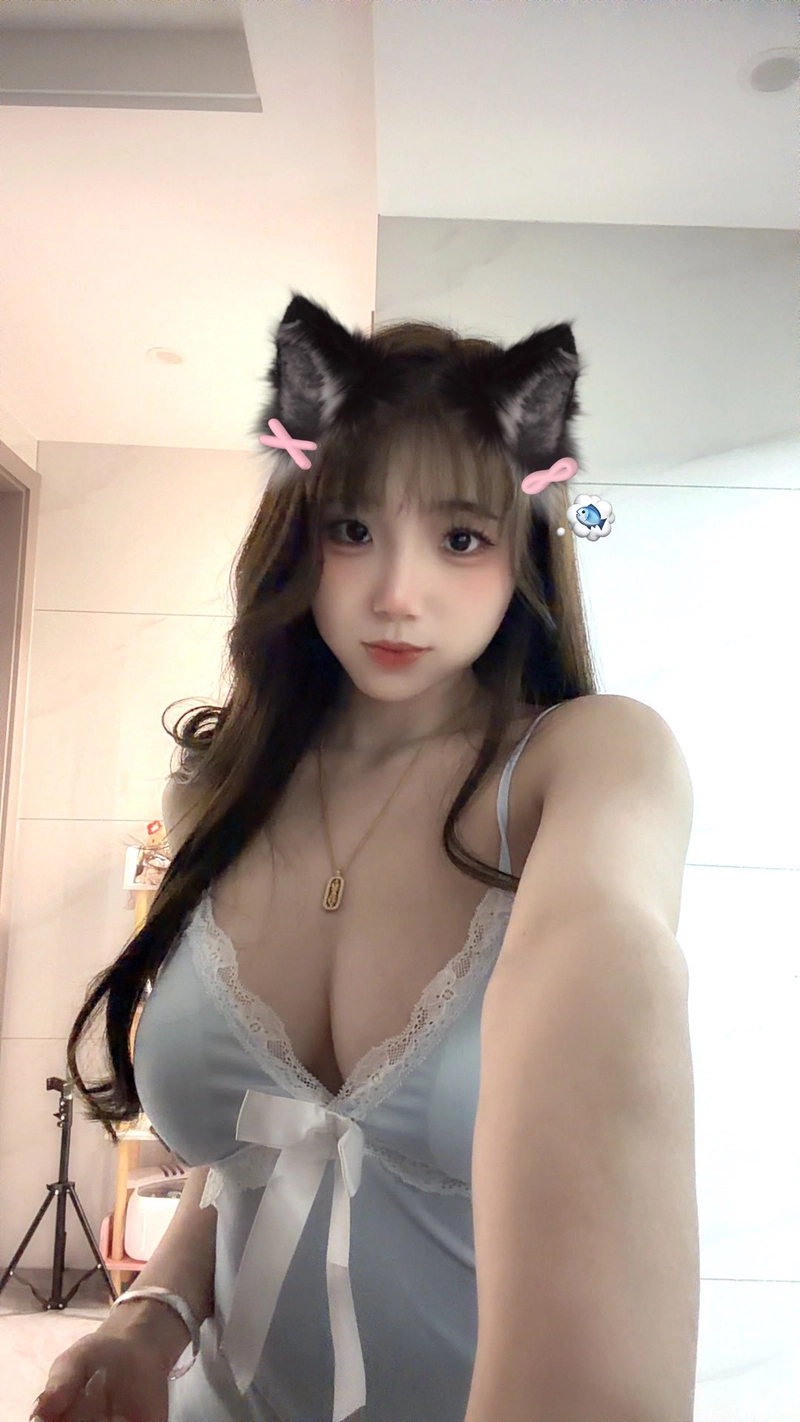 gái xinh 77_sunnyyy bikini tạo dáng cá tính