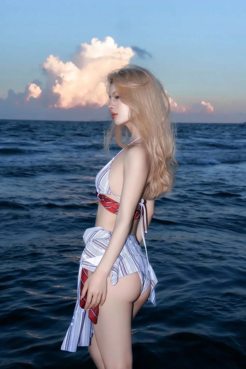 gái xinh Trung Quốc mặc bikini phong thái trẻ