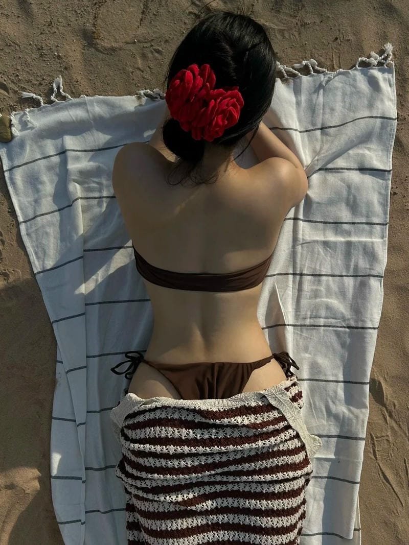 gái xinh Trung Quốc mặc bikini style nhẹ nhàng