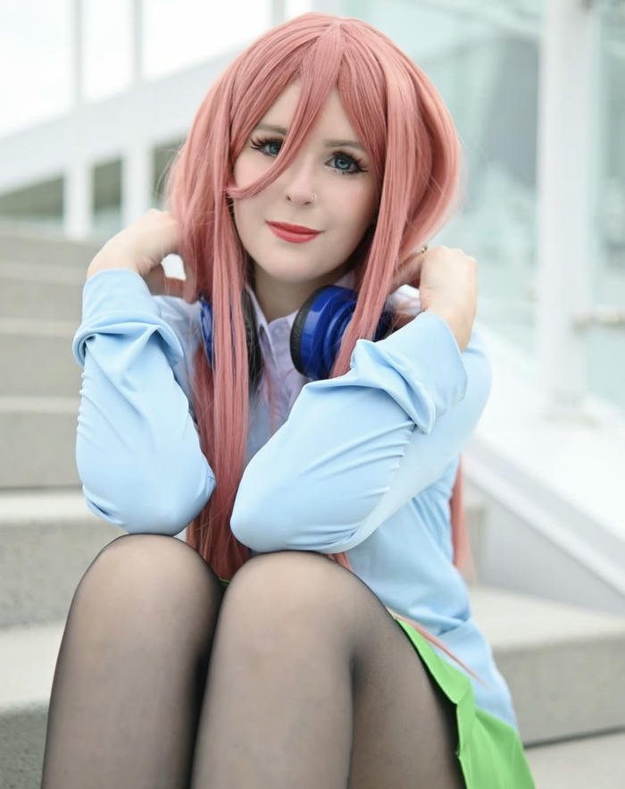 gái xinh cosplay Miku Nakano đẹp