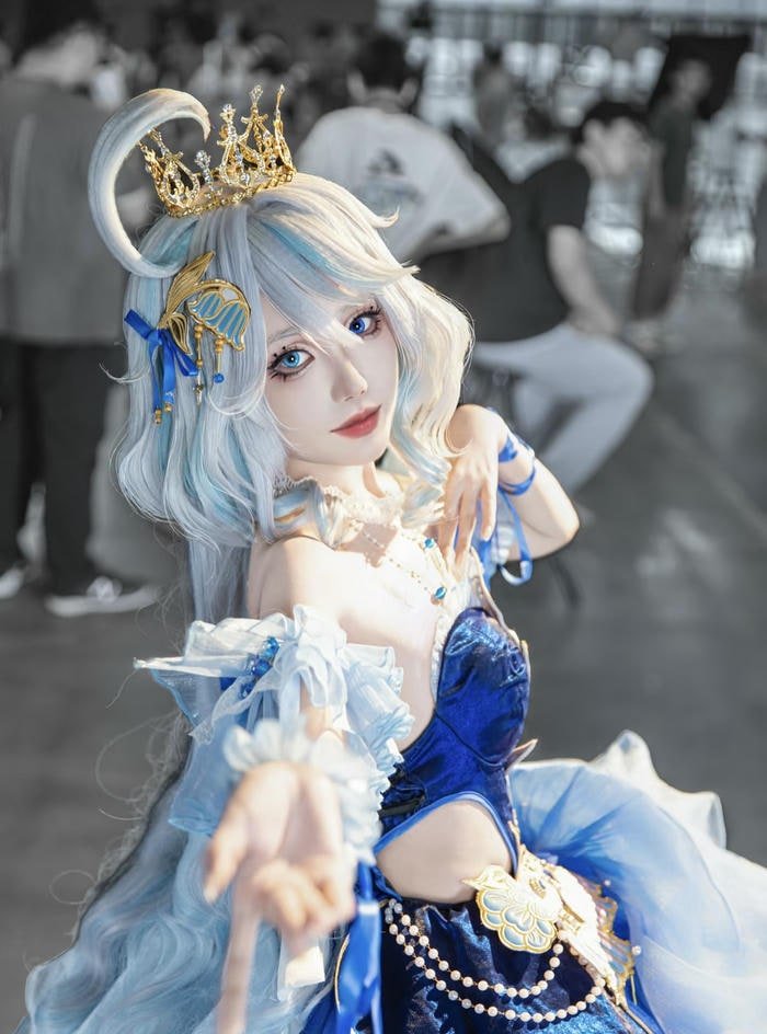 gái xinh cosplay furina dễ thương