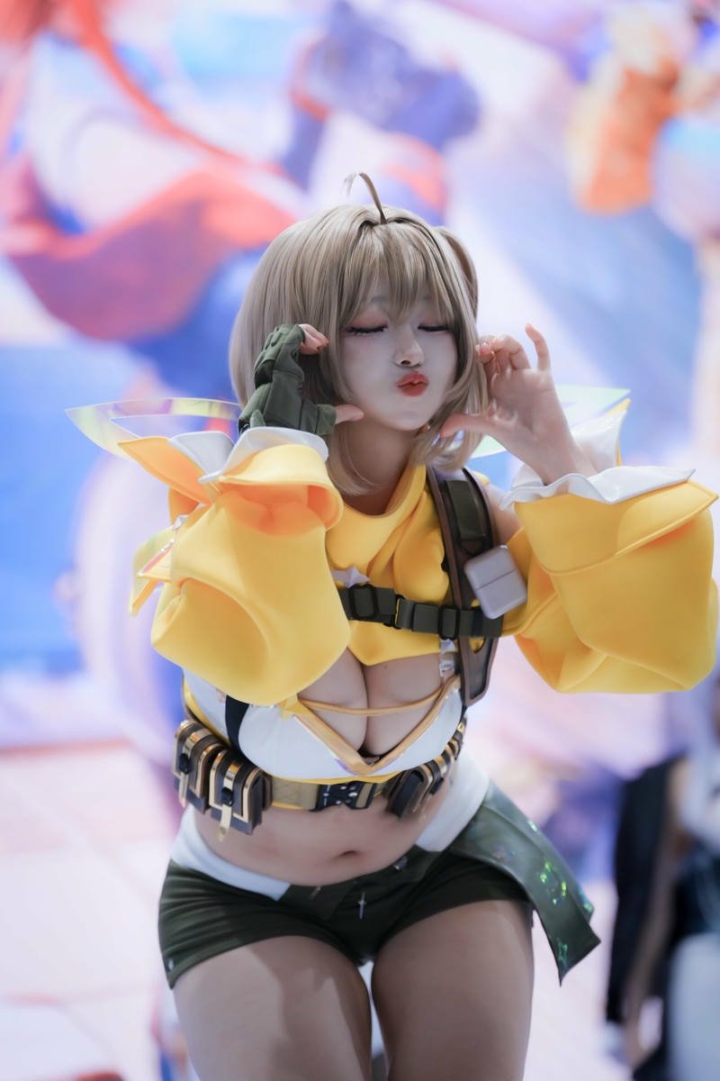 gái xinh cosplay mặc bikini hình ảnh trẻ trung