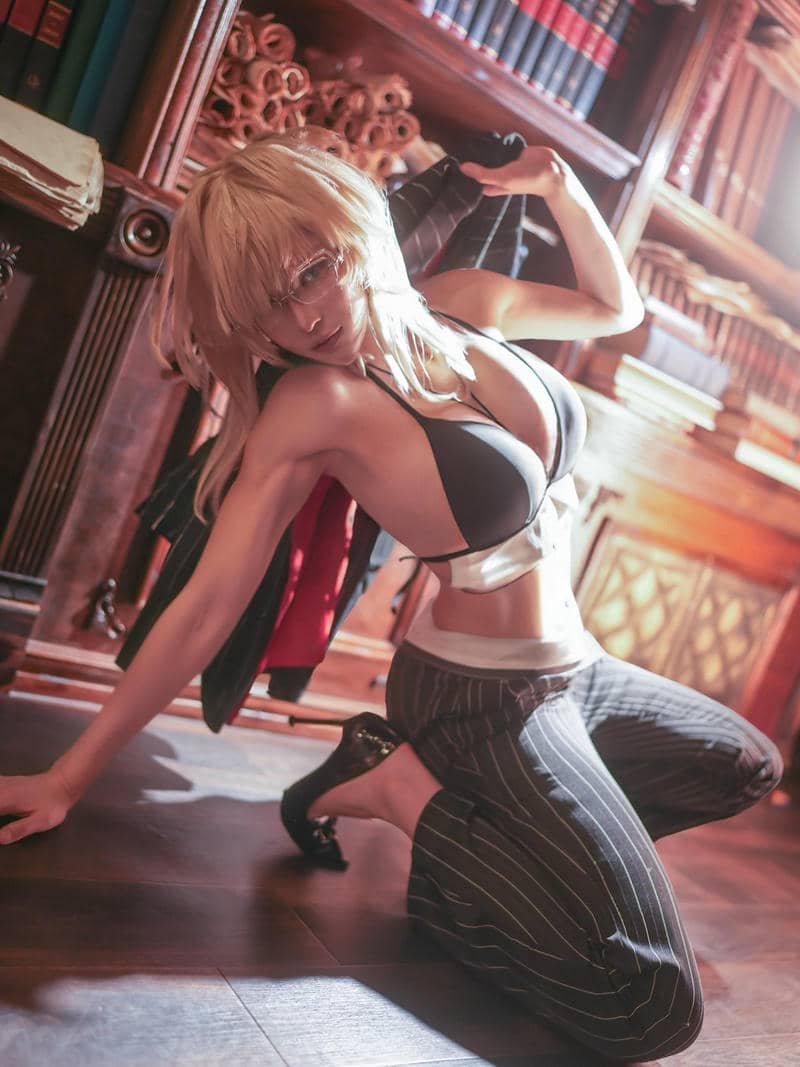 gái xinh cosplay mặc bikini phối màu bắt mắt