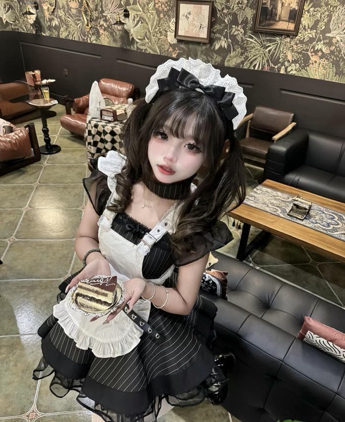 gái xinh cosplay maid phong cách