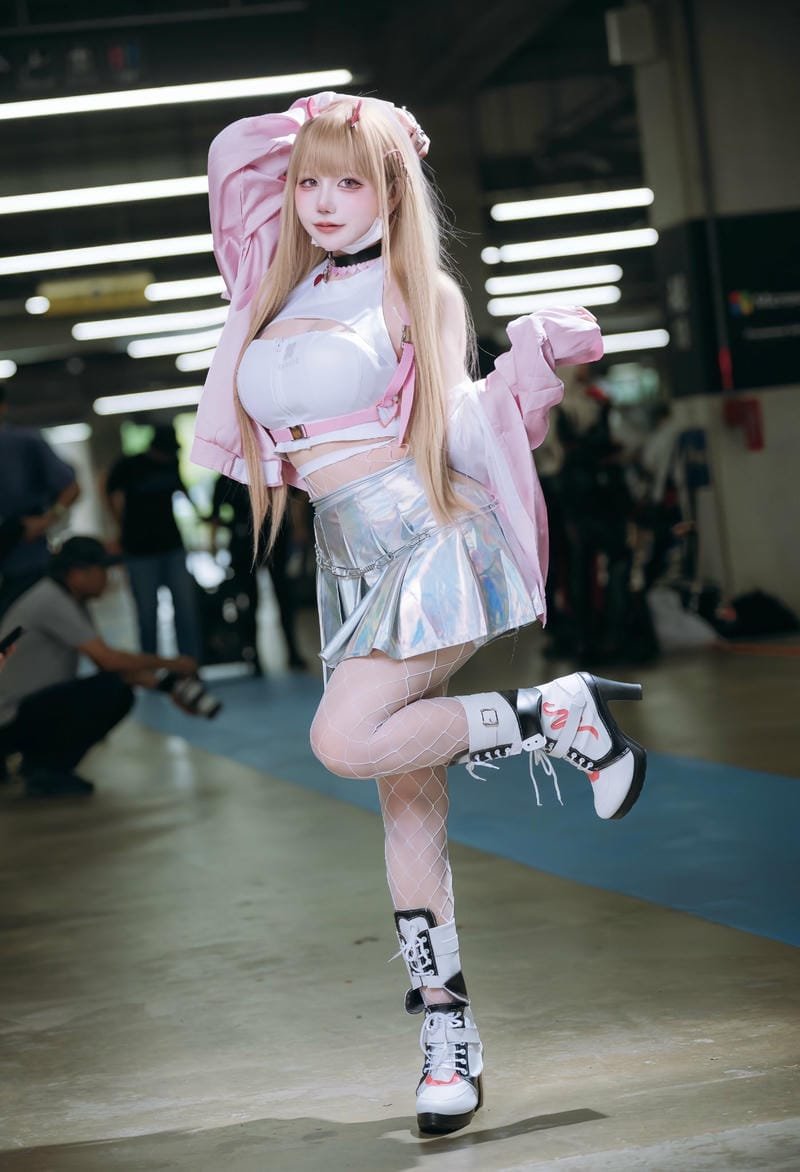 gái xinh cosplay phong thái trẻ trung
