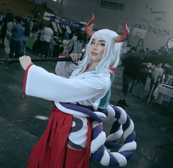 gái xinh cosplay yamato tóc trắng