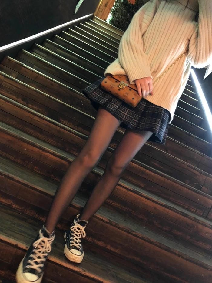 gái xinh diện đồ cùng quần tất tinh tế