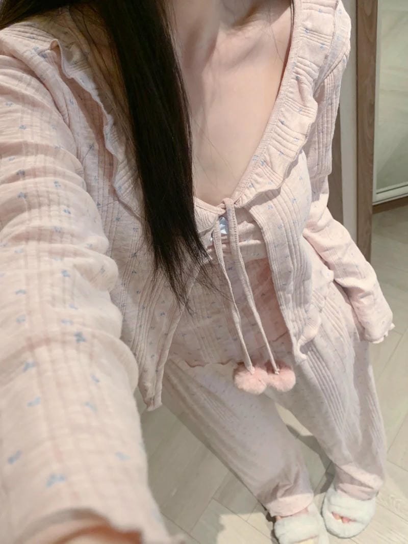 gái xinh đồ ngủ chụp ảnh tại nhà